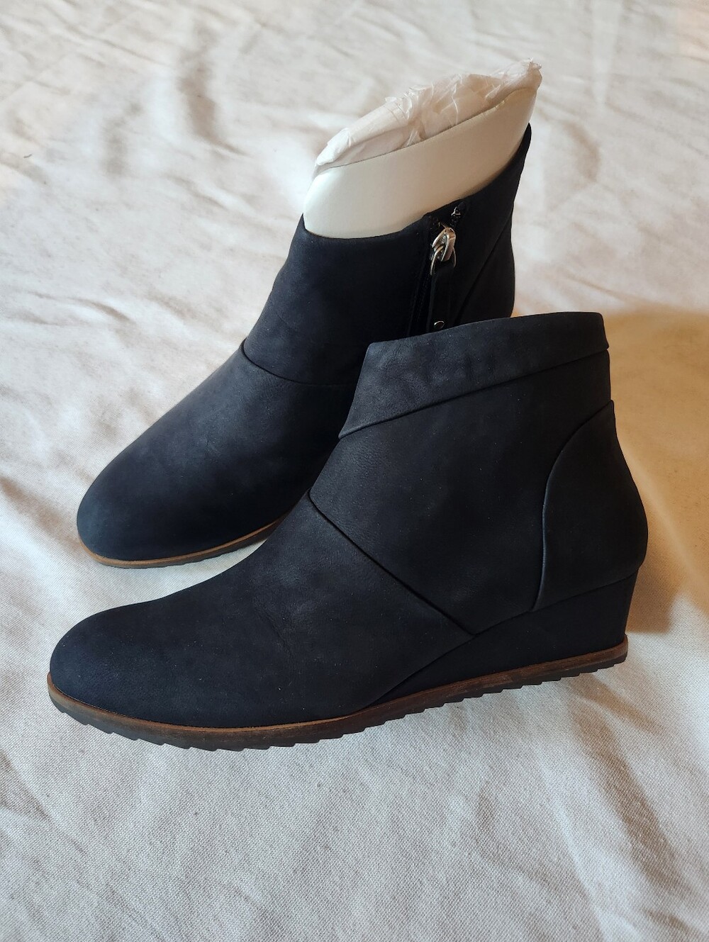 NWT Linea Paolo Uriti Black Nubuck Wedge Ankle Boots 6.5